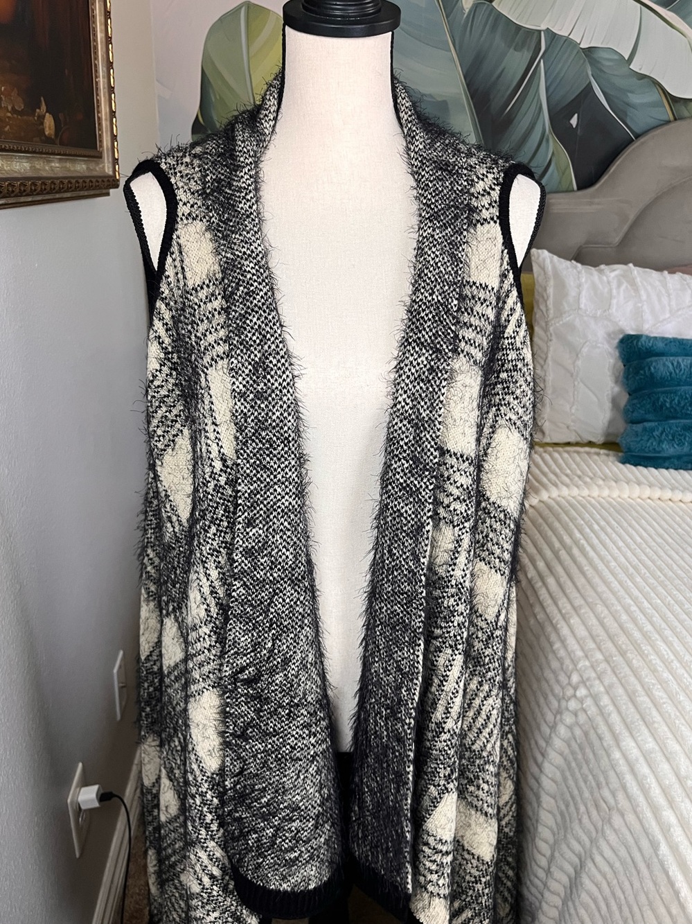 Vertigo Black & Cream Plaid Open-Front Women's Sweater Vest Large